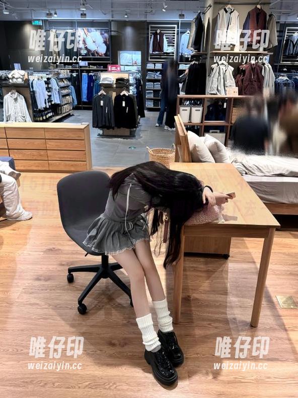 51吃瓜官网直达体验，不同寻常的瓜，抓紧我的手，别让我摔下去～