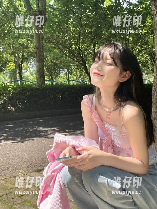 51黑瓜吃料网，网页入口最新变得越来越神奇，仿佛我在探险，寻找未知的瓜瓜故事。