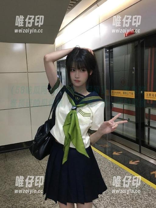 在58吃瓜网网页上，收集这些琐碎的瓜信息，仿佛成了新一代的瓜侦探。