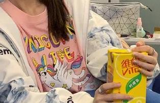 www.51cg.cim上的分享令人浮想联翩，不知道看了会不会反弹!