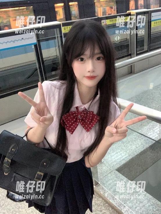下载“一起吃瓜”，登录后小心别被八卦淹没哦！