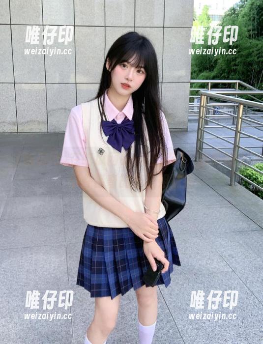 吃瓜网 在吃瓜网app上闲逛,意外碰上事件猎奇的疯狂姐妹花