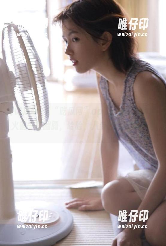 看“吃瓜网”app，我的心情像火锅一样翻腾，哈哈，八卦的辣味真不错。