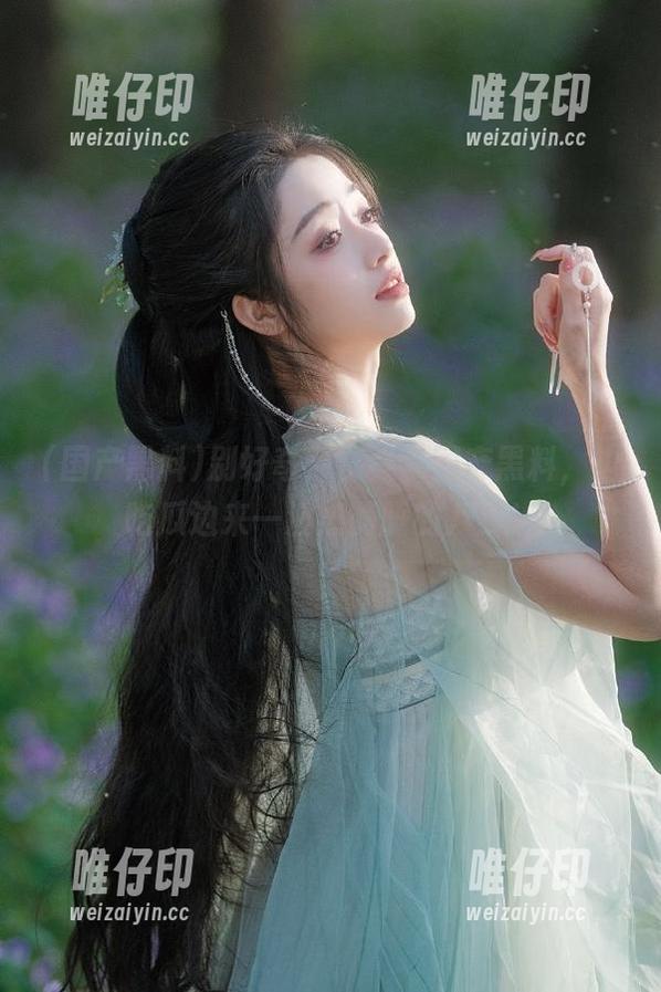 别好奇，快登录国产黑料，边吃瓜边来一波热腾腾的八卦！
