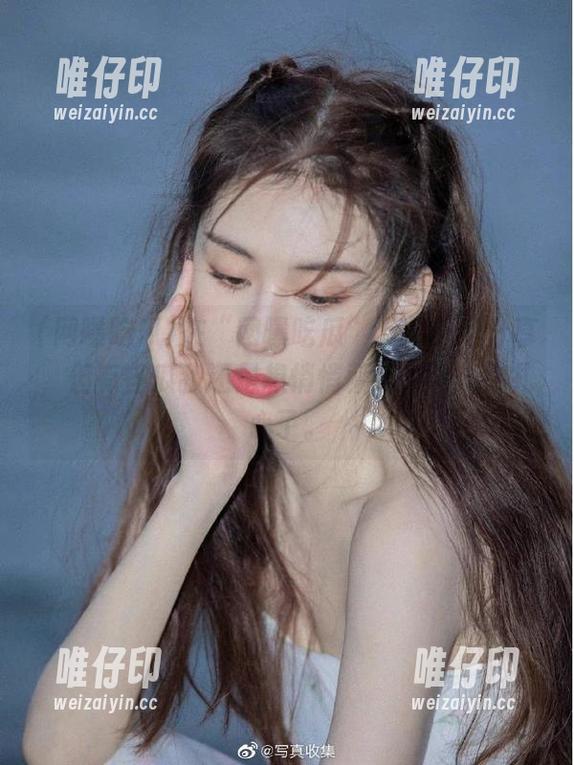 网曝吃瓜 在“网曝吃瓜”上虽说是分享,但有些瓜我还是想悄悄藏起来……太扎心了。