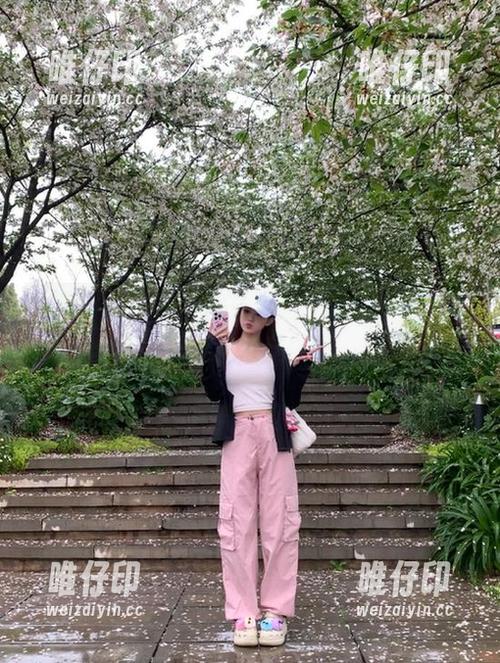 黑料网红直达：瓜很多，信息超速传递！